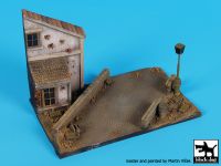 D72039 1/72 Street with house and lamp base Blackdog