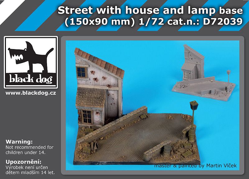 D72039 1/72 Street with house and lamp base Blackdog
