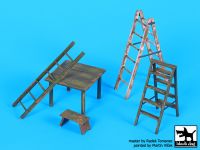 F32064 1/32 Ladders and table Blackdog